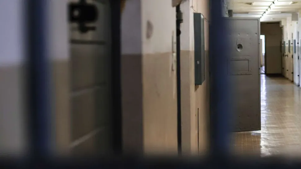 MOARTE suspectă intr-un penitenciar din România. Cum l-au găsit gardienii?