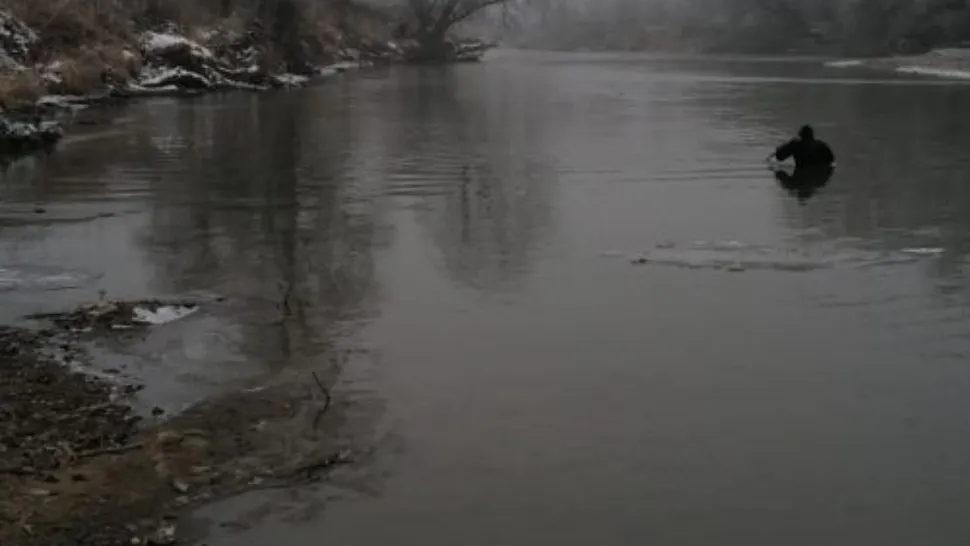 FOTO+VIDEO Minor găsit MORT, pe malul râului Olt!
