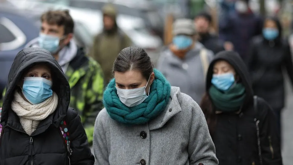 STB distribuie călătorilor, începând de astăzi, măşti medicale pentru a împiedica răspândirea gripei