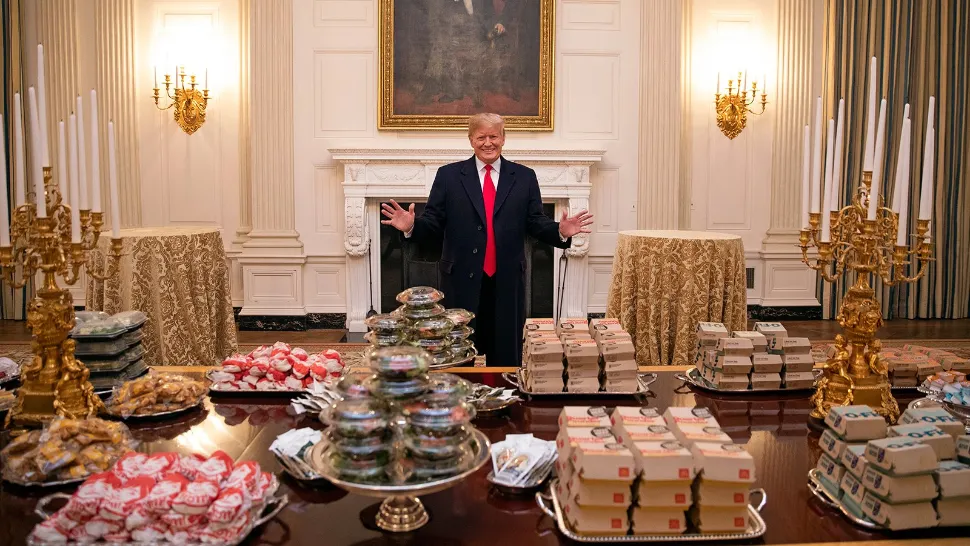 Pizza, hamburgerii şi cartofii prăjiţi revin în scoli, la ordinul lui Donald Trump
