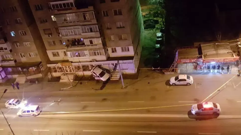 Accident spectaculos, în Focșani: a intrat cu mașina într-un magazin. Cine era șoferul