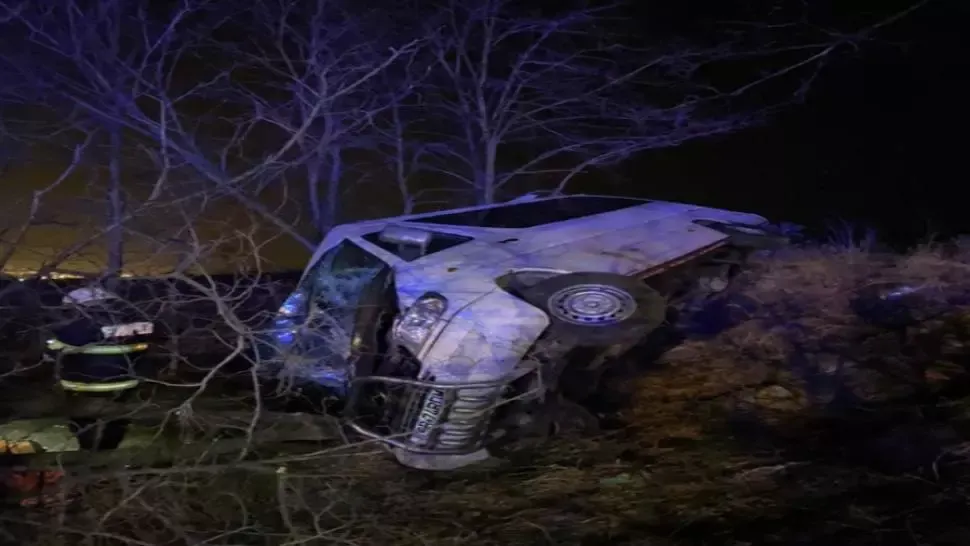 Accident GRAV în jud. Sibiu. Microbuz răsturnat, șoferul a ajuns la spital