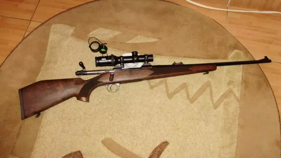 Bătrân cercetat penal pentru posesie ilegală de arme