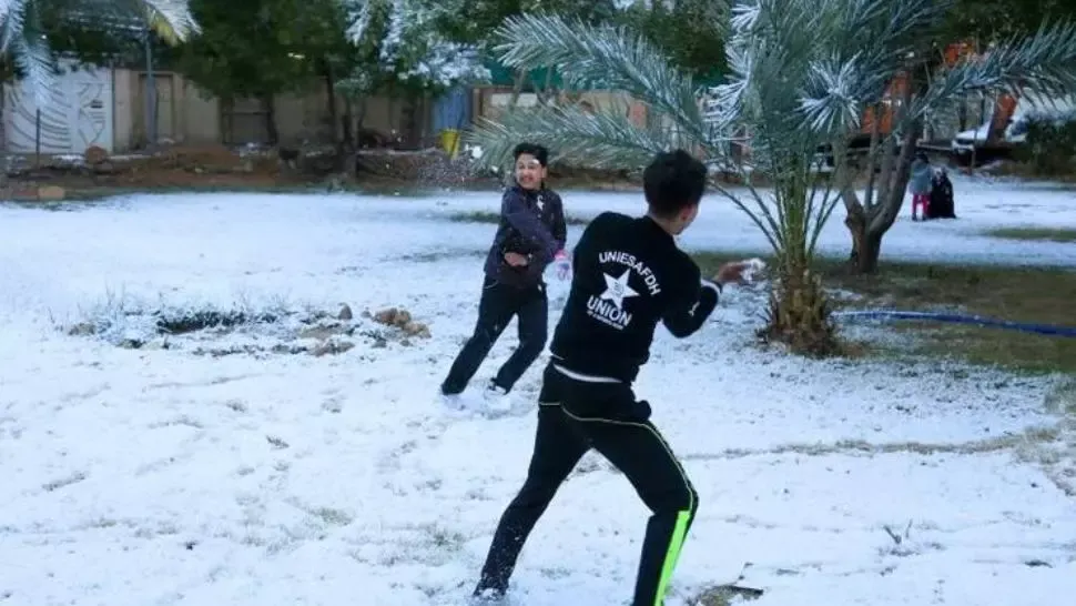 VIDEO Fenomen rar în Bagdad: a nins pentru a doua oară în ultimul secol