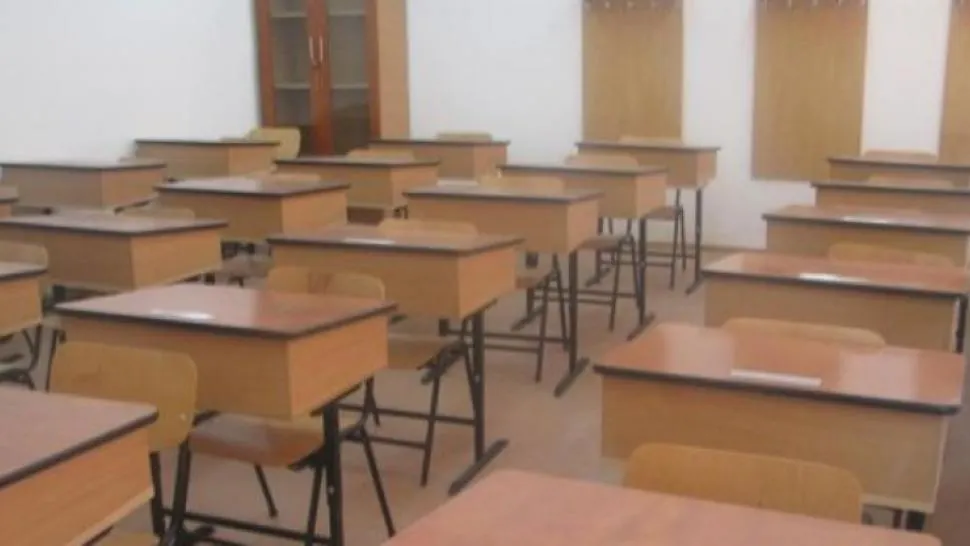 Proiect de lege controversat: Profesorii, funcționari publici la şcoală. Agresorii lor riscă închisoarea