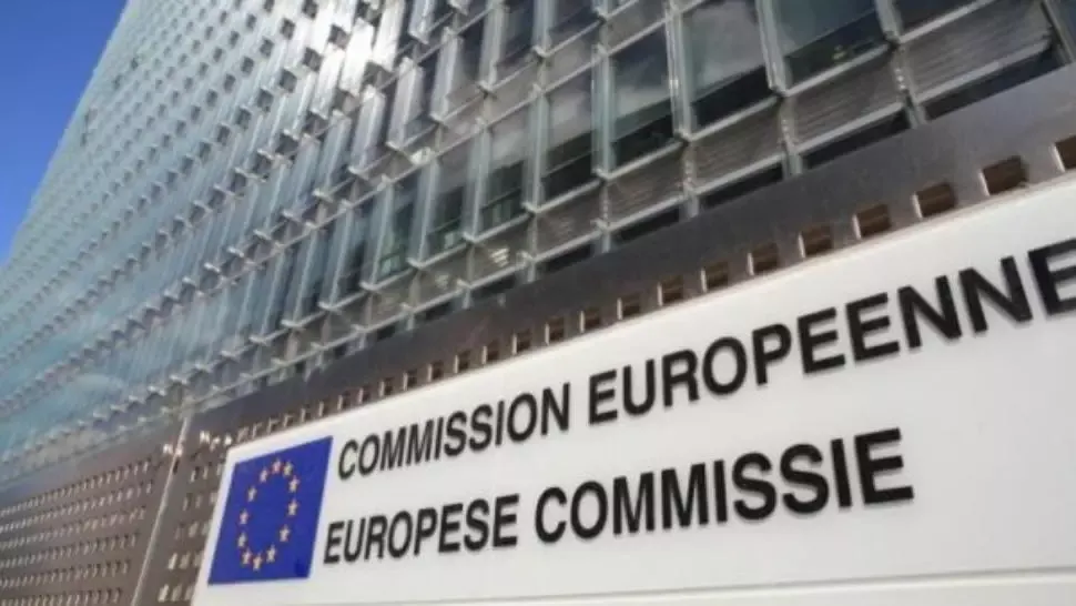 Comisia Europeana, avertisment dur pentru Romania: "Autoritatile romane sa verifice cantitatile de lemn recoltat ilegal"