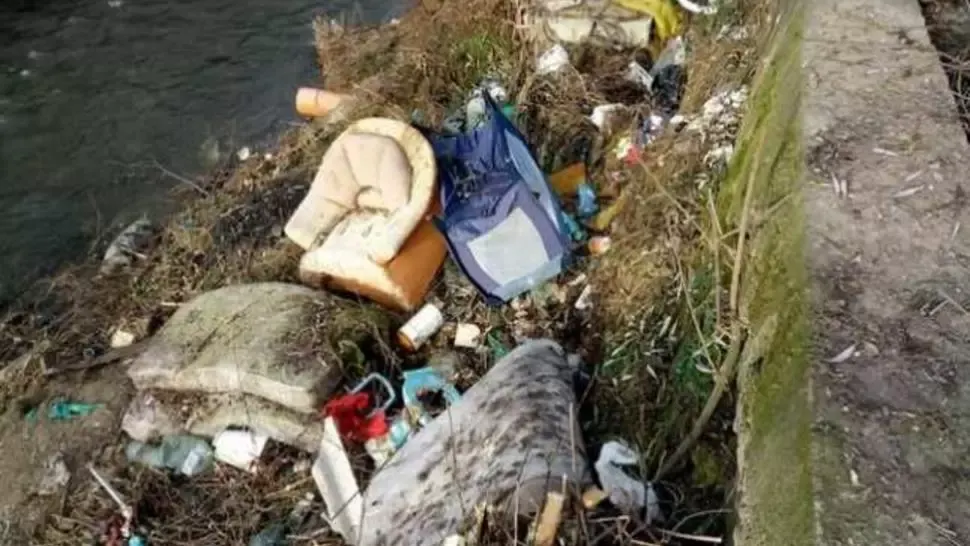 Hai că se poate! Au strâns 5.000 de saci de gunoaie de pe râul Motru