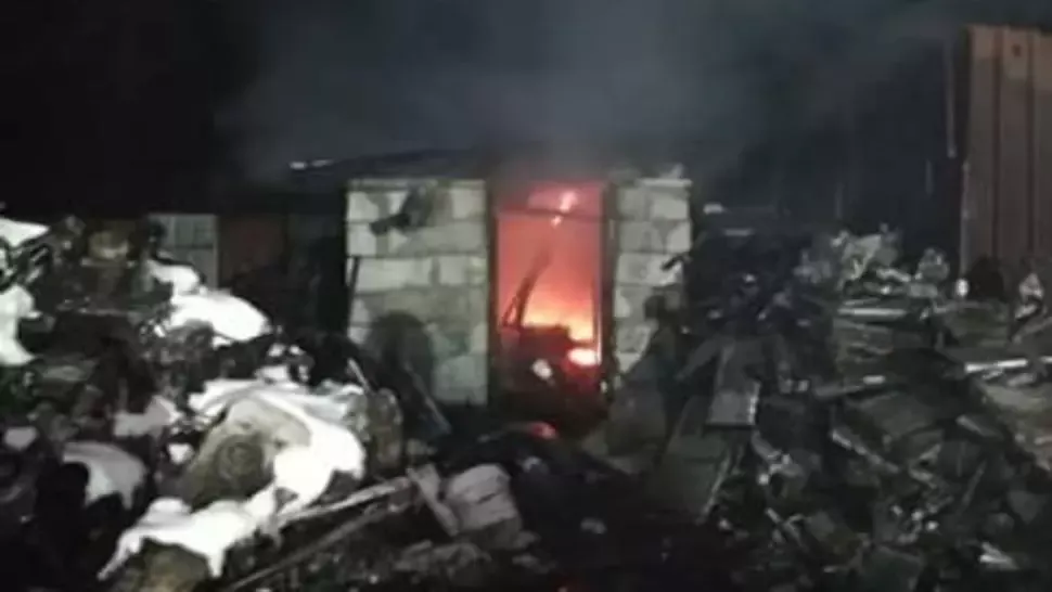 Incendiu puternic în Bolintin Vale. Un bărbat a ars de viu într-o locuință improvizată