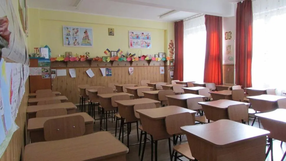 Fosta invatatoare, batuta crunt de o femeie de 74 de ani si lasata intr-o balta de sange, pe drum