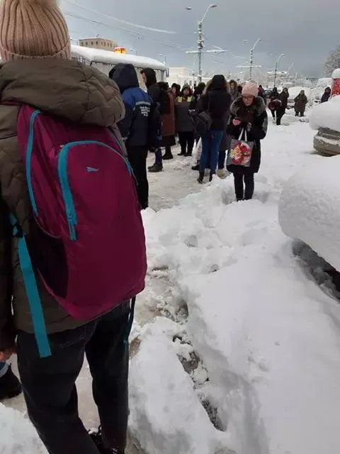 În timp ce România se zbate în zăpadă, firmele de salubritate și deszăpezire prosperă