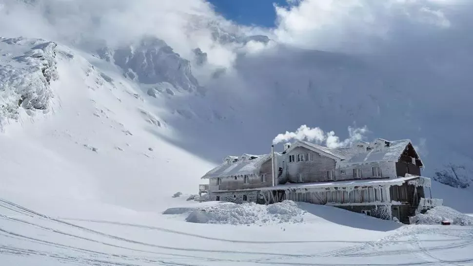 VIDEO Ninge pe Transfăgărășan. S-a depus un strat gros de zăpadă