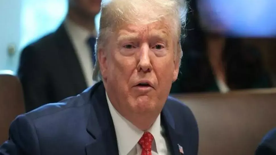 Trump și-a donat salariul pe trei luni pentru lupta împotriva coronavirusului