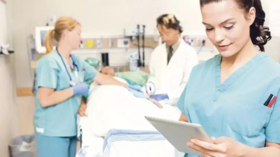 O asistentă de la o clinică privată din București, infectată cu COVID-19. Activitatea spitalului, suspendată