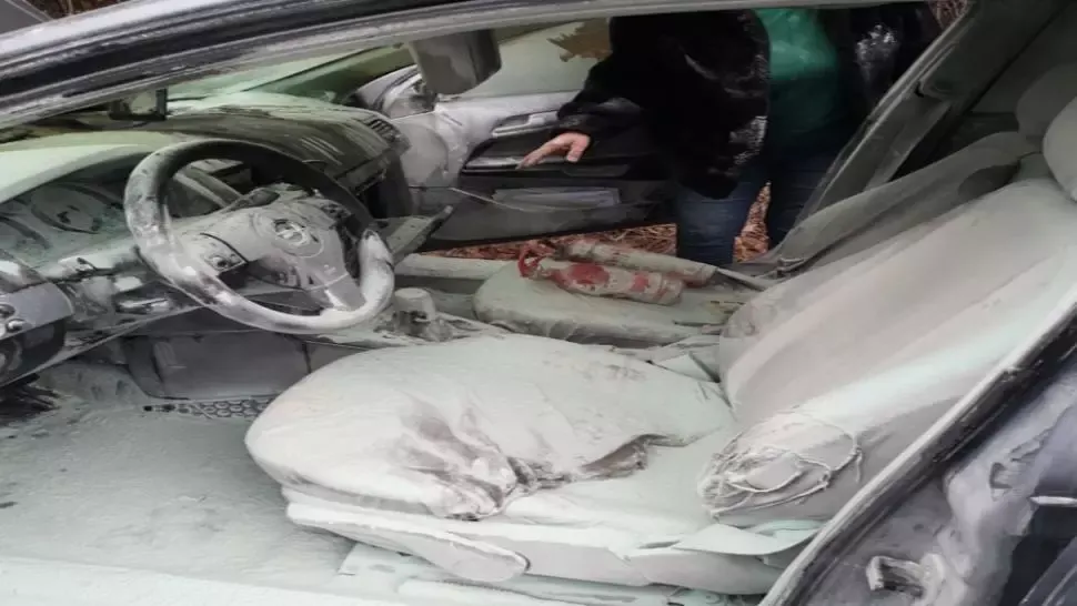 Mașină în flăcări la Vlăhița din cauza unui scurcircuit