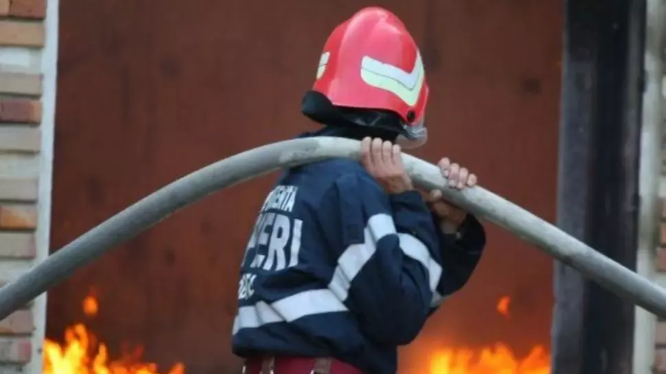 VIDEO Incendiu puternic în județul Constanța! Intervenția urgentă a pompierilor