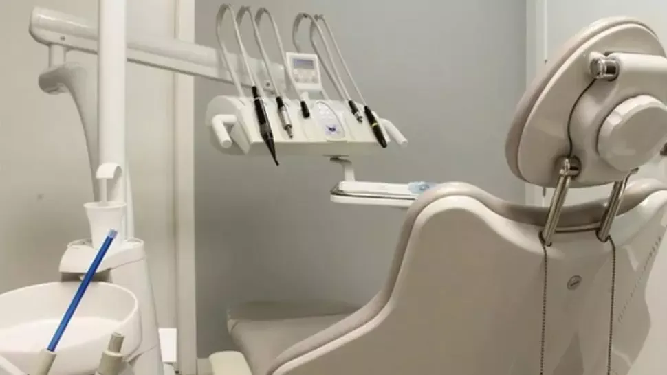 5 motive pentru care nu ai de ce să amâni implantul dentar (P)