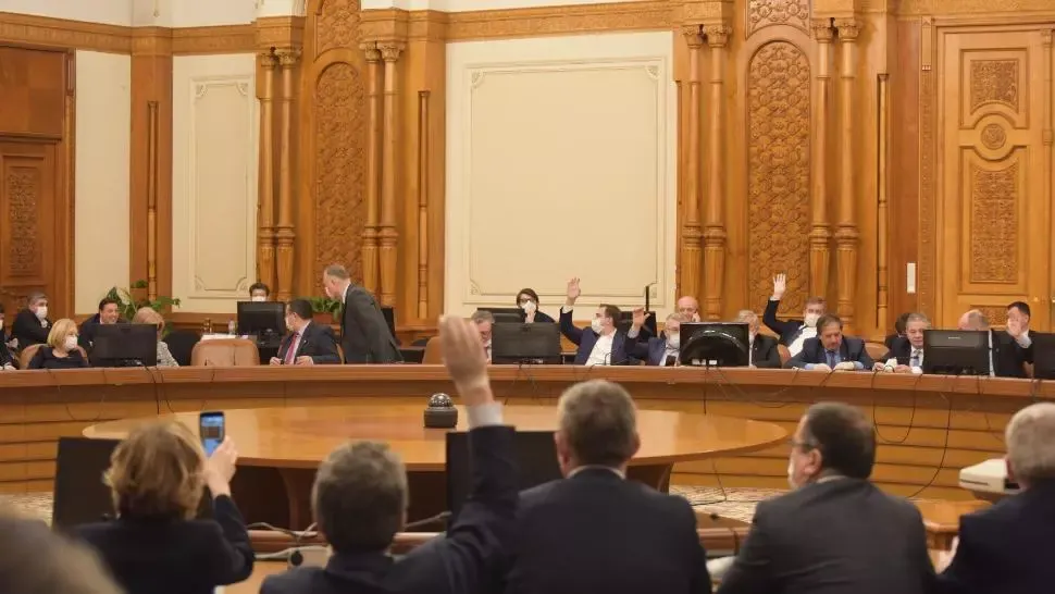 Starea de urgență, decretată de Klaus Iohannis, aprobată joi de Parlament. Cum vor vota aleșii