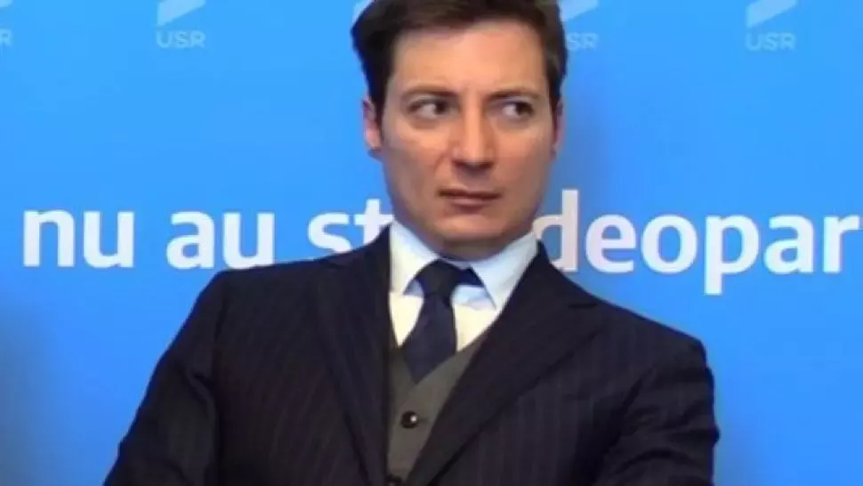 Andrei Caramitru, un nou mesaj controversat:  Prefer un mitocan cu școala vieții și cu inteligență nativă. Rechinii sunt mult mai normali