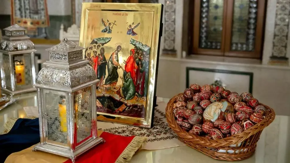 Anunțul Patriarhiei: Pelerinajul de Florii se suspendă. În noaptea de Înviere, credincioşii pot ieşi doar la ferestre, balcoane pentru a-și spune „Hristos a înviat!”