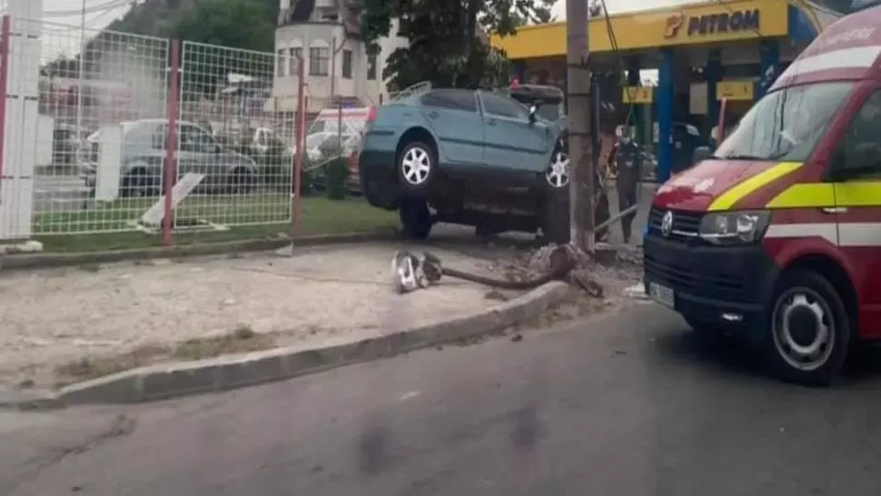 Două persoane rănite în urma unui accident provocat de un șofer băut, în Slatina