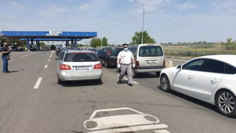 Timpi mari de așteptare la vama Nădlac: 3 ore pentru ieșira din România și 2 ore pentru intrare. Vezi MOTIVELE