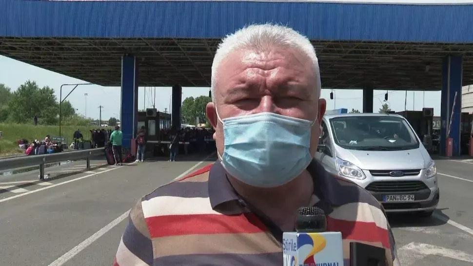Românii care vin în țară pe jos s-au plâns prefectului de Arad. Află CARE sunt motivele