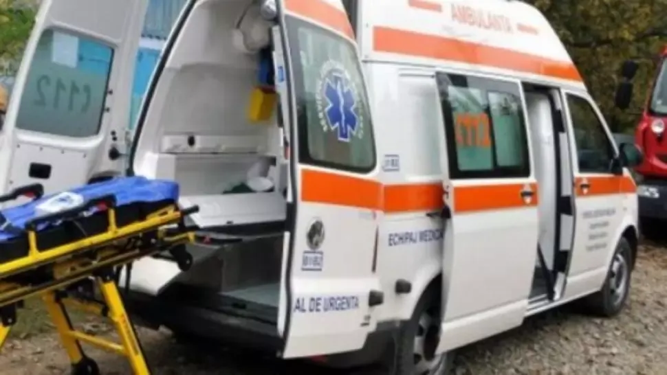 Bărbat grav rănit, în județul Timiș, după ce buldoexcavatorul pe care lucra s-a răsturnat peste el