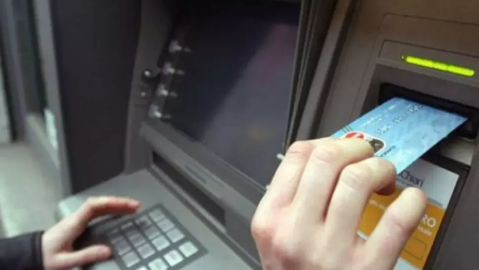 Dispariție misterioasă în București: A scos o sumă mare de bani de la bancomat și n-a mai fost de găsit
