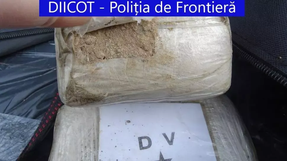 FOTO Peste 50 kg de heroină într-un TIR de la granița cu Bulgaria. Unde era ascunsă  
