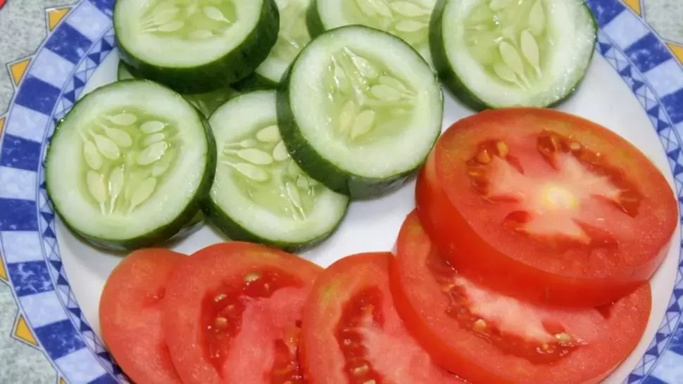 Cum să slăbești rapid cu dieta cu roşii şi castraveţi. Dieta gospodinelor 