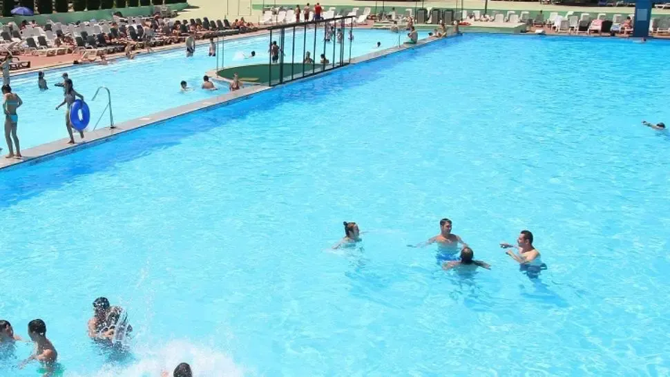 Marcel Vela: Ștrandurile și piscinele NU vor fi deschise de la 1 iunie. Cine va putea merge la bazin