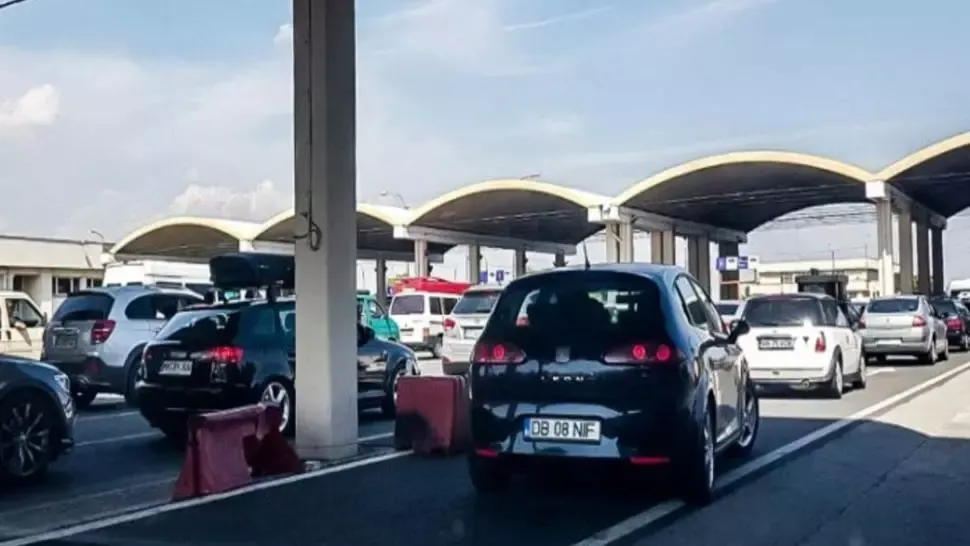 Aglomerație la ieșirea din România spre Bulgaria, din Giurgiu. Turiștii stau în coloană de mașini