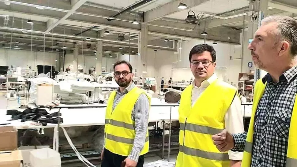 Costel Alexe, în vizită de lucru la o fabrică din Vâlcea