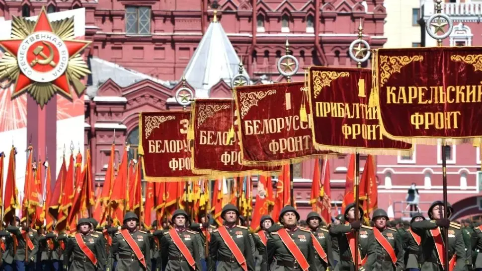 RUSIA a sfidat pandemia cu parada dedicată Zilei Victoriei. Zeci de mii de oameni au participat