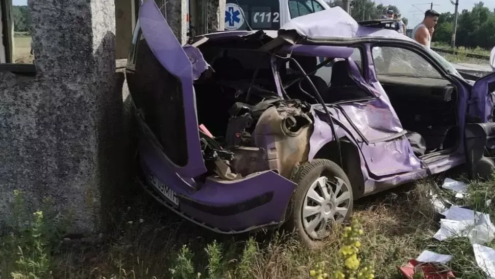 Un autoturism cu două femei și un copil de 4 ani – lovit de tren
