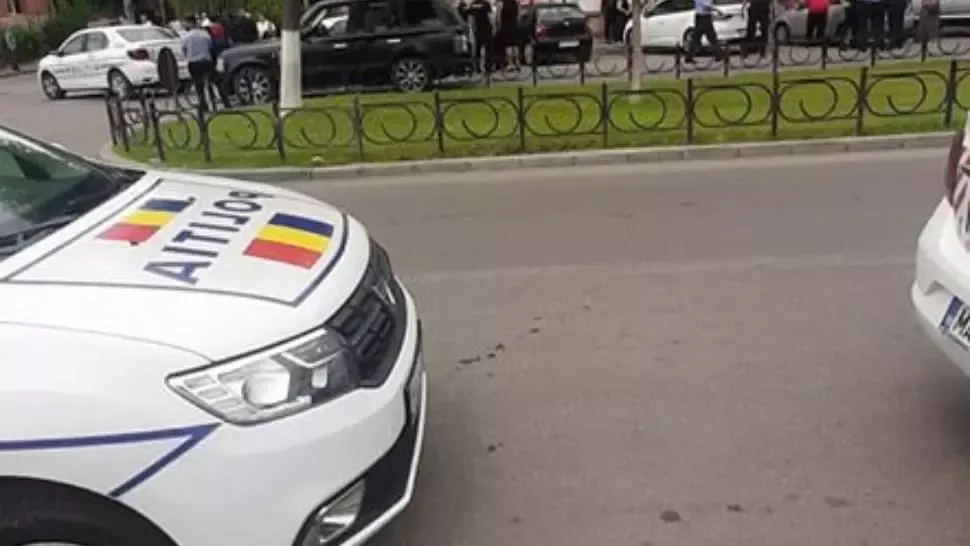 Nouă persoane, REȚINUTE în urma conflictului din plină stradă, de la Craiova. Alte patru persoane sunt căutate