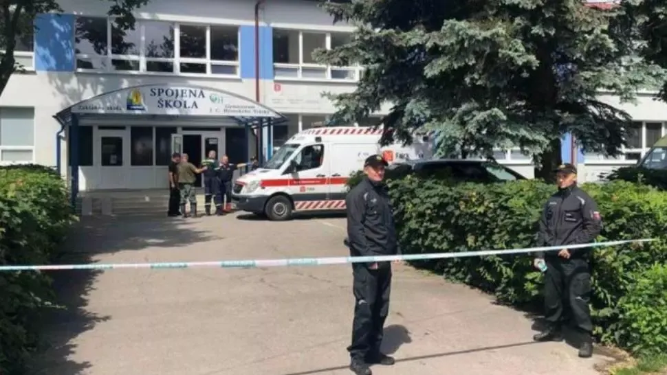 ATAC ARMAT la o școală din Slovacia: Un MORT și cinci RĂNIȚI, printre care și copii