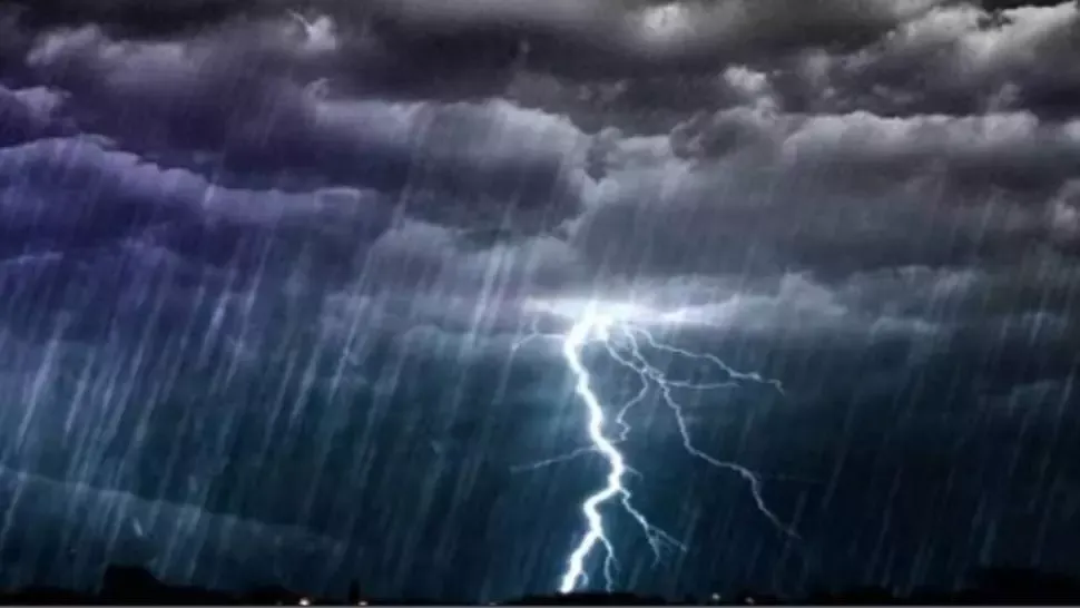Meteorologii au emis un nou COD ROȘU de vijelie puternică. Care sunt ZONELE vizate