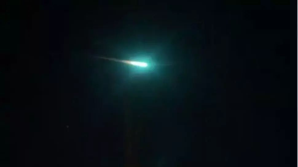 VIDEO - Fenomen ciudat, în Australia - Cerul a fost luminat în nuanțe verzi și albastre, în toiul nopții