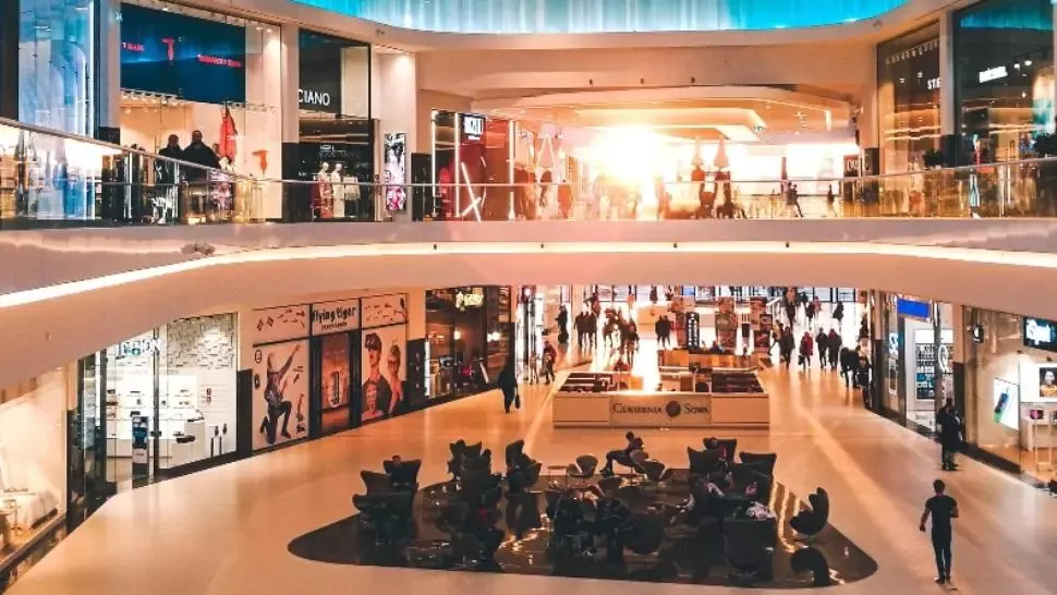 Tentativă de viol într-un mall din Capitală! Bărbatul era drogat