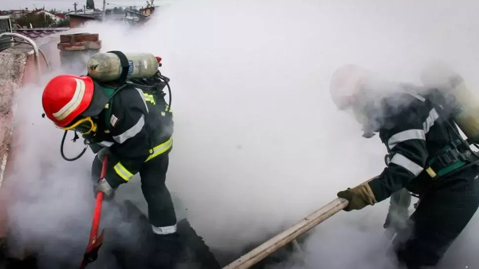 Incendiu puternic la un service auto din Drobeta Turnu-Severin