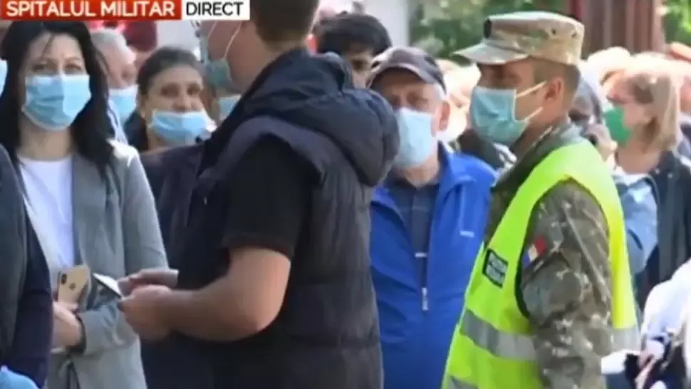 FOTO Cozi infernale la Spitalul Miliar, pacienți umiliți din cauză triajului epidemic
