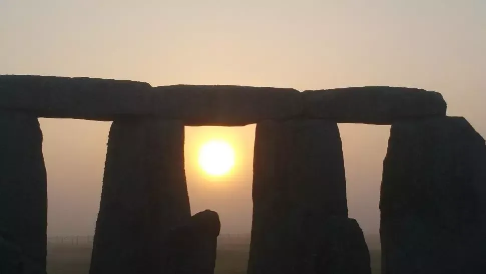 Milioane de oameni au urmărit online apusul și răsărit de solstițiu de la Stonehenge