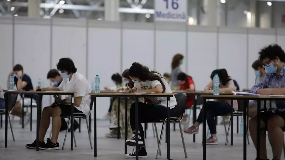 Decizie de ultim moment a ministrului Educației. Doar profesorii vaccinați vor putea să fie supraveghetori la examenele naționale
