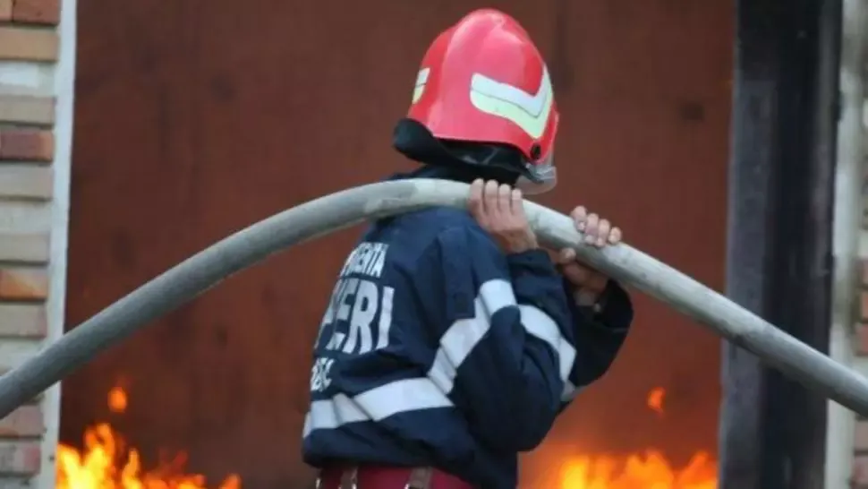  Incendiu la un cămin de bătrâni din Neamț. Mai multe persoane - evacuate