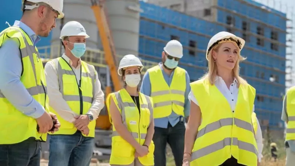 Gabriela Firea, mesaj codat. ,,FERIȚI-VĂ, fugiti de oameni lingușitori care trădează!"