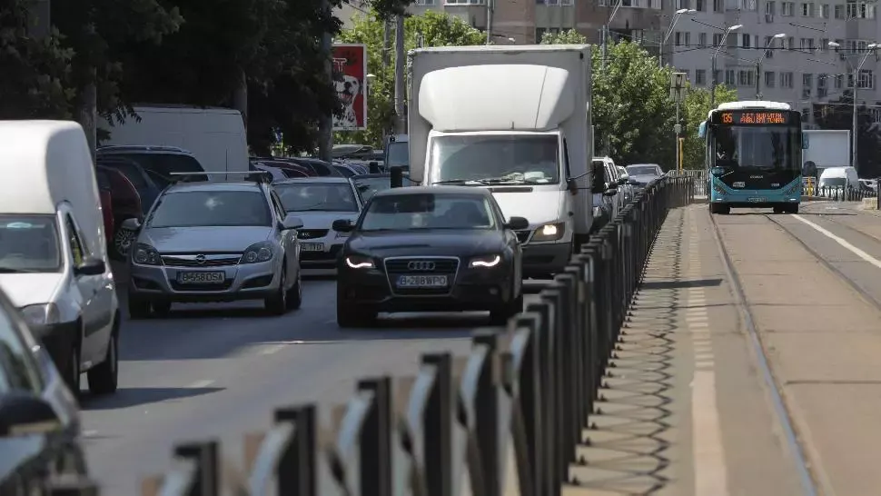 Circulația autobuzelor și tramvaielor pe culoarul unic, ÎNGREUNATĂ. Află MOTIVUL