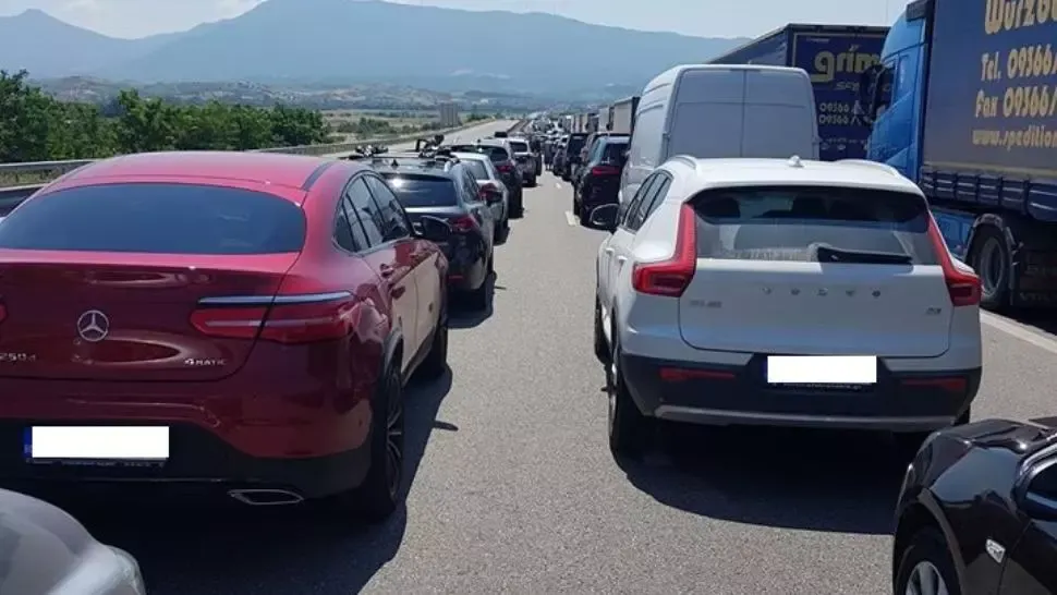 Doi români, depistați cu Covid-19 la intrarea în Grecia. MAE anunță cozi kilometrice la vama Kulata-Promachonas