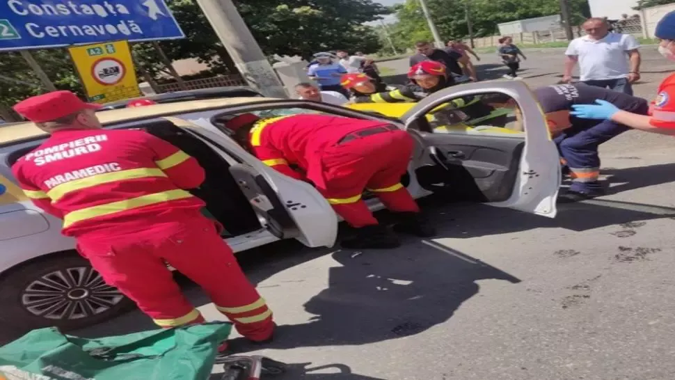 FOTO| Accident teribil la Fetești, un bărbat a murit, alte două persoane sunt în stare gravă