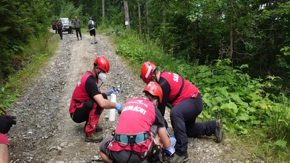 O nouă tragedie pe masivul Ceahlău! A căzut de pe bicicletă și a rămas fără suflare pe traseu